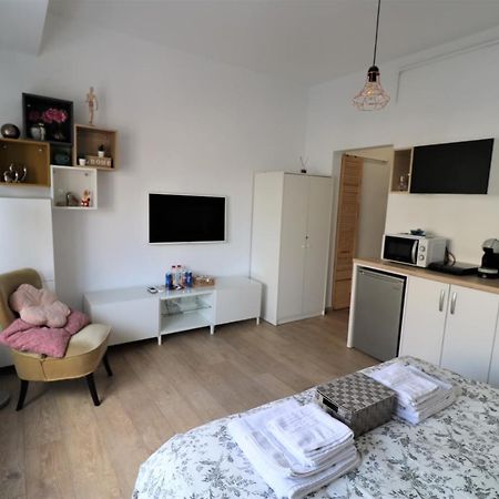 Lovely City Center Apartment - Free Minibar Bukareszt Zewnętrze zdjęcie