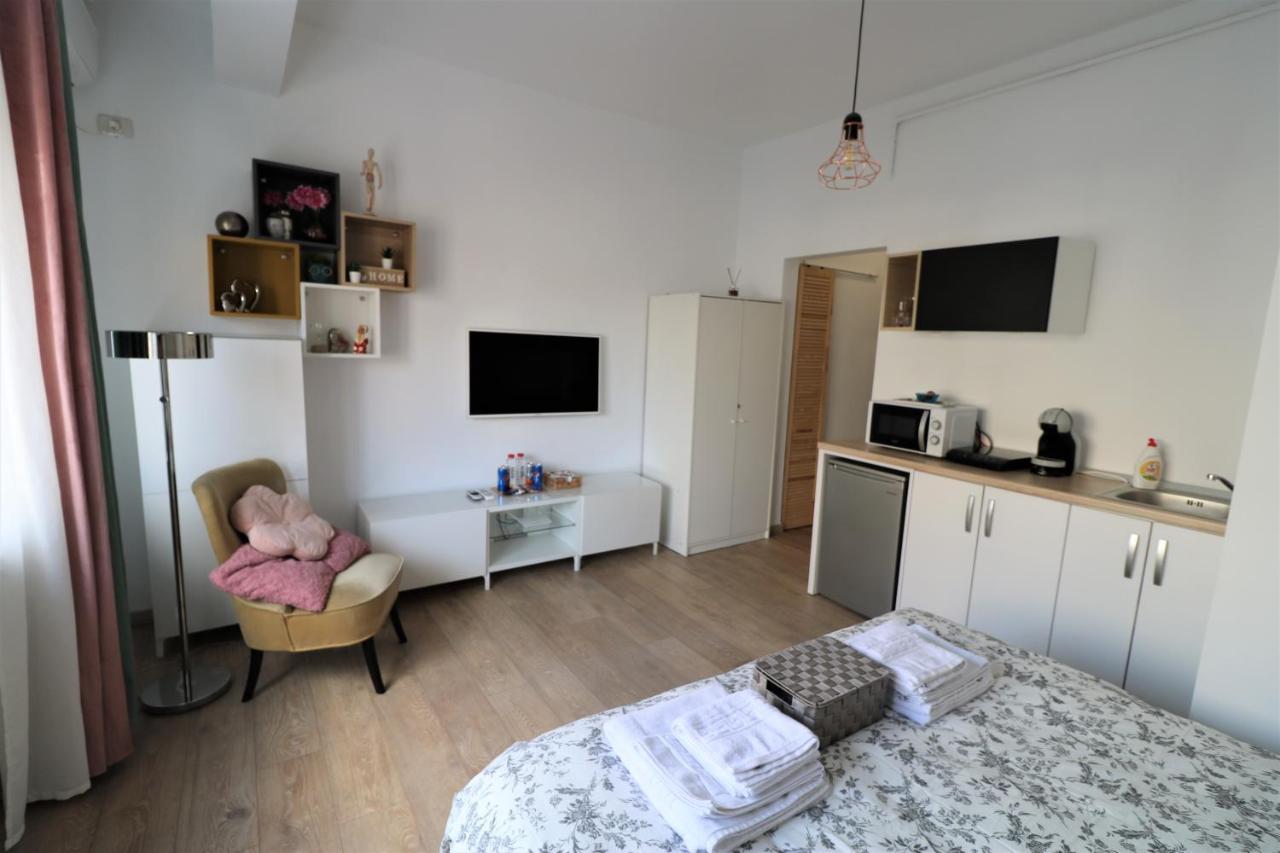 Lovely City Center Apartment - Free Minibar Bukareszt Zewnętrze zdjęcie